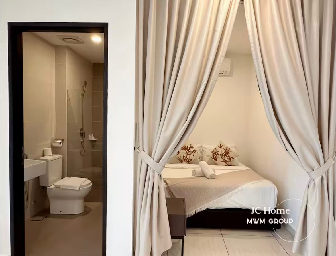 Room and bathroom entrance